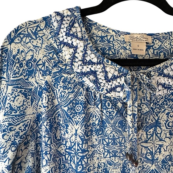 LUCKY BRAND NWOT EMBROIDERED BLUE PEASANT BLOUSE BOHO TIE FRONT 3/4 SLEEVE | SM - Picture 3 of 9